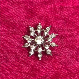 Snowflake pin